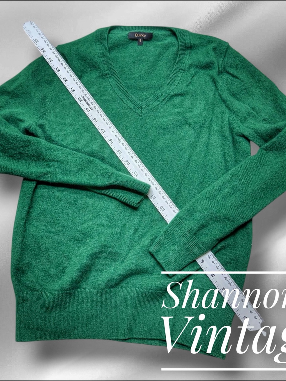 Quince Mongolian Spring Women’s sz Small %100 Cashmere V-Neck Sweater A51